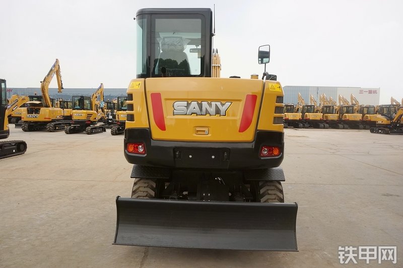 三一重工SY65W挖掘机整机外观