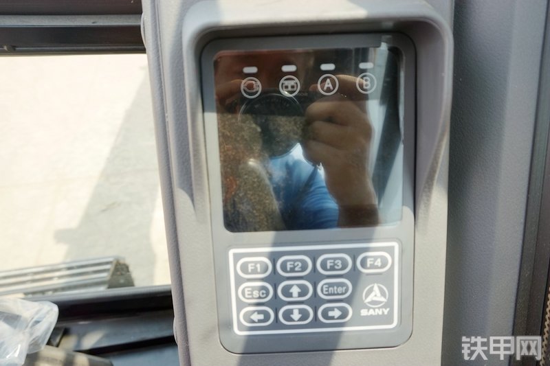 三一重工SY85C挖掘机局部