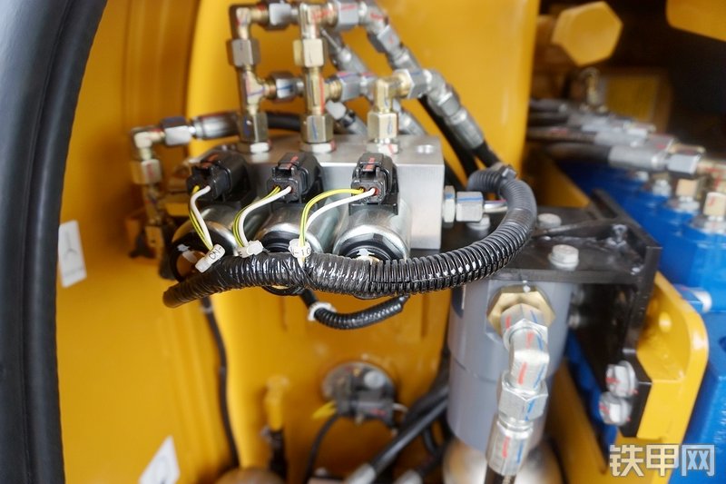 三一重工SY65W挖掘机局部