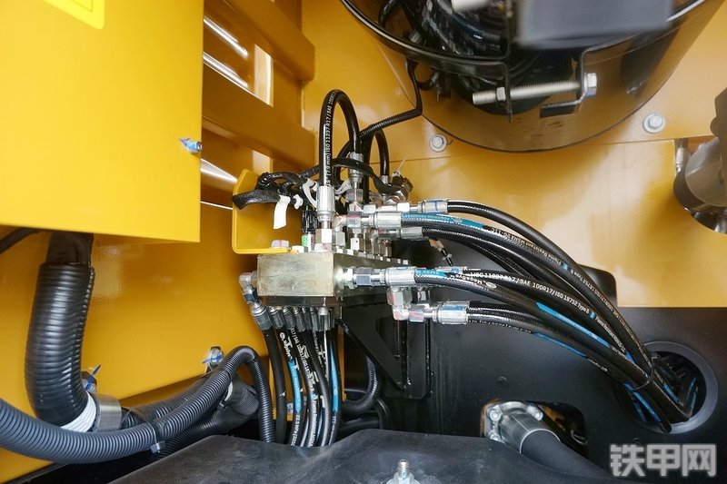 三一重工SY65W挖掘机局部