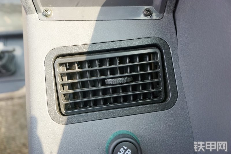 三一重工SY55U挖掘机局部