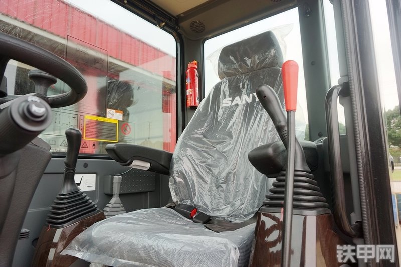 三一重工SY65W挖掘机局部