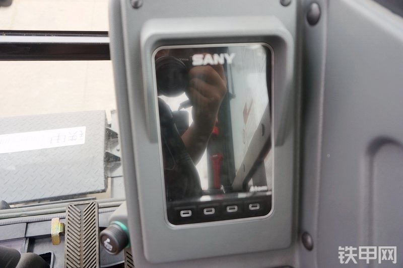 三一重工SY65W挖掘机局部