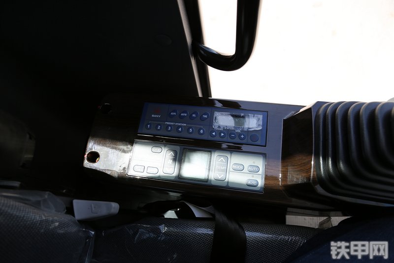 三一重工SY75C挖掘机局部