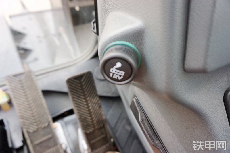 三一重工SY65W挖掘机局部