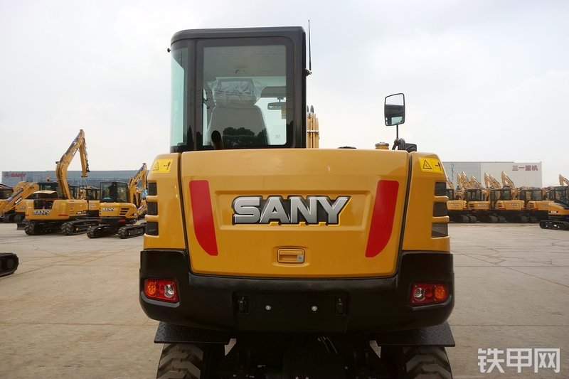 三一重工SY65W挖掘机整机外观
