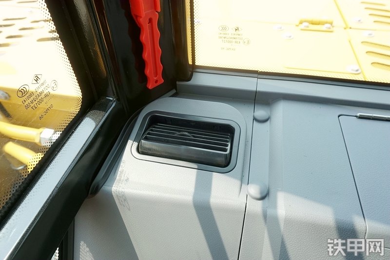 三一重工SY75C挖掘机局部