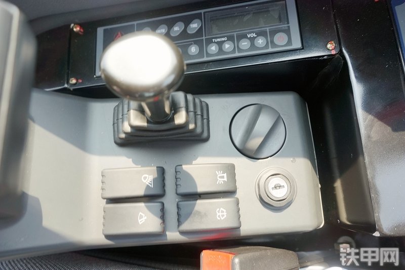 三一重工SY55U挖掘机局部