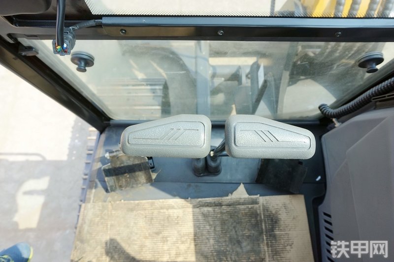 三一重工SY55U挖掘机局部