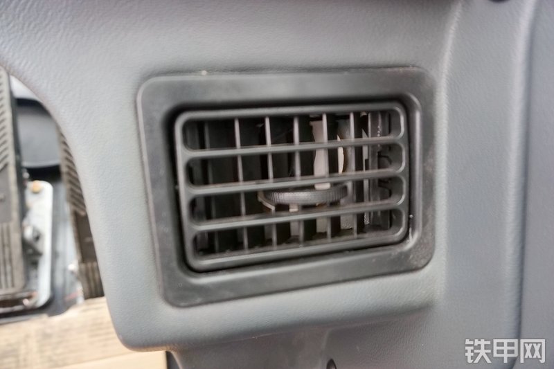 三一重工SY65W挖掘机局部