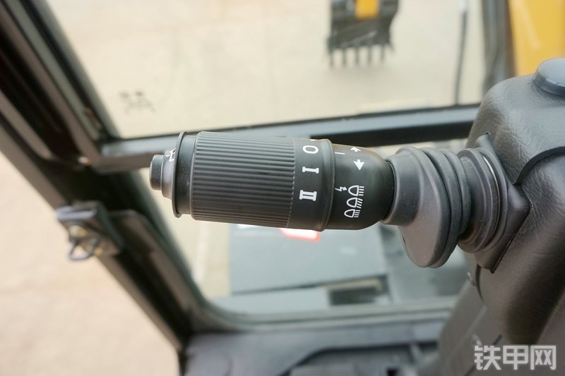 三一重工SY65W挖掘机局部