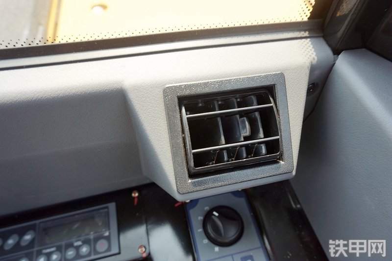 三一重工SY55U挖掘机局部