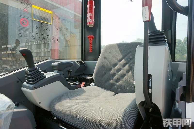 三一重工SY55U挖掘机局部