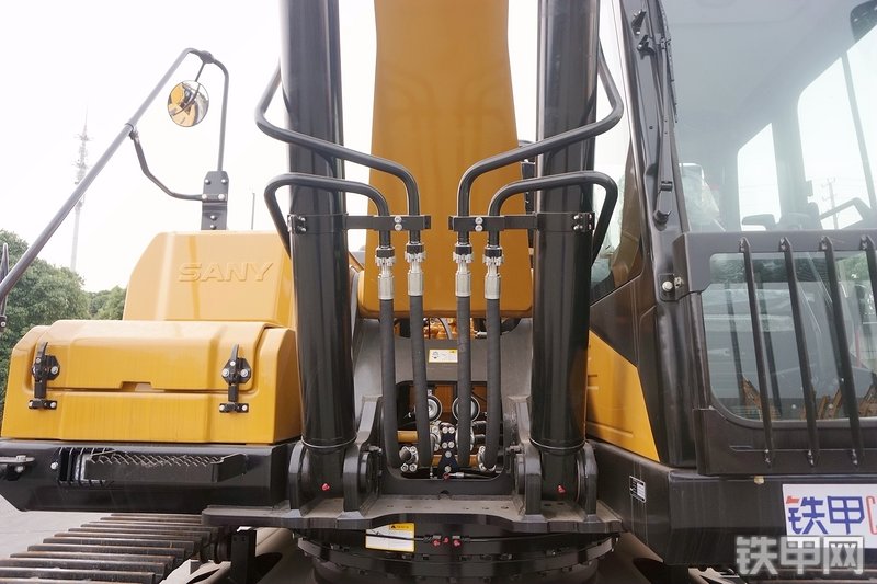 三一重工SY365H加长臂挖掘机局部