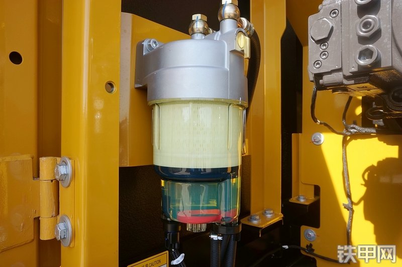 三一重工SY245H挖掘机局部