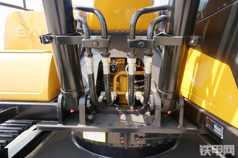 三一重工SY225C挖掘机局部