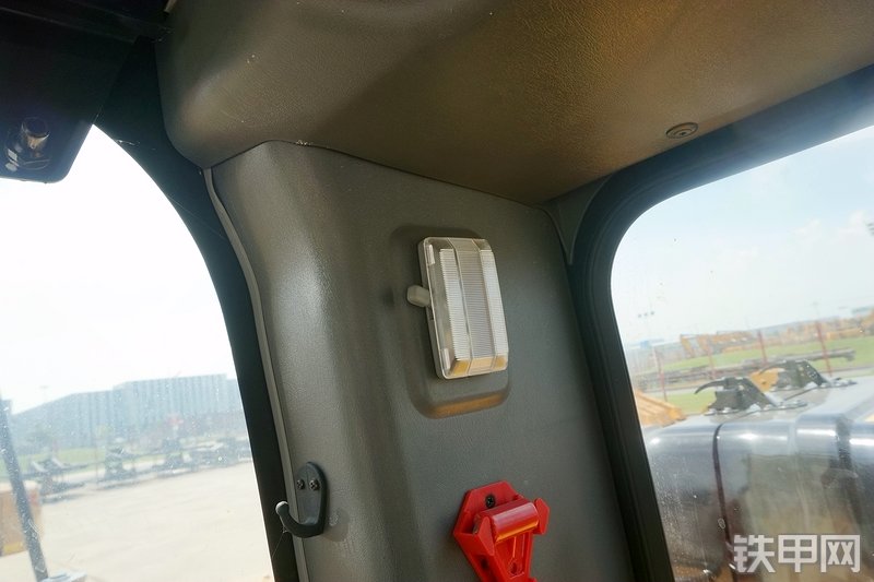 三一重工SY215C挖掘机局部