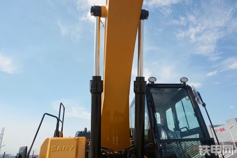 三一重工SY245H挖掘机局部