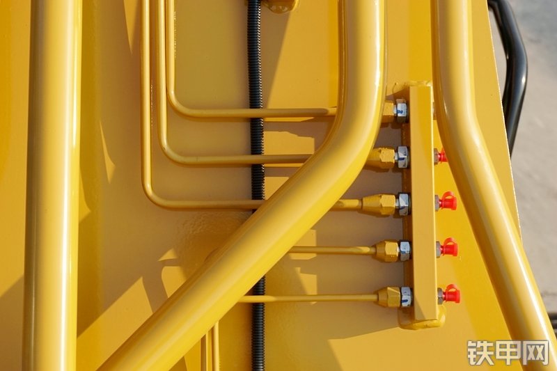 三一重工SY305H挖掘机局部