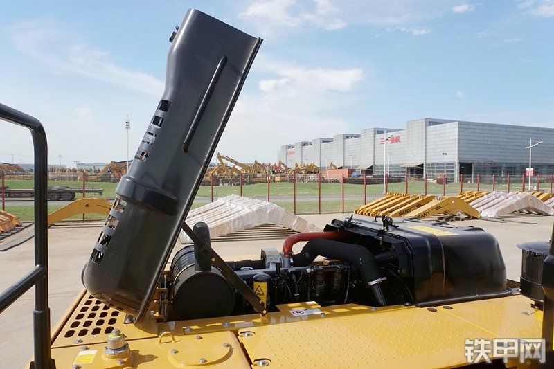 三一重工SY265C挖掘机局部