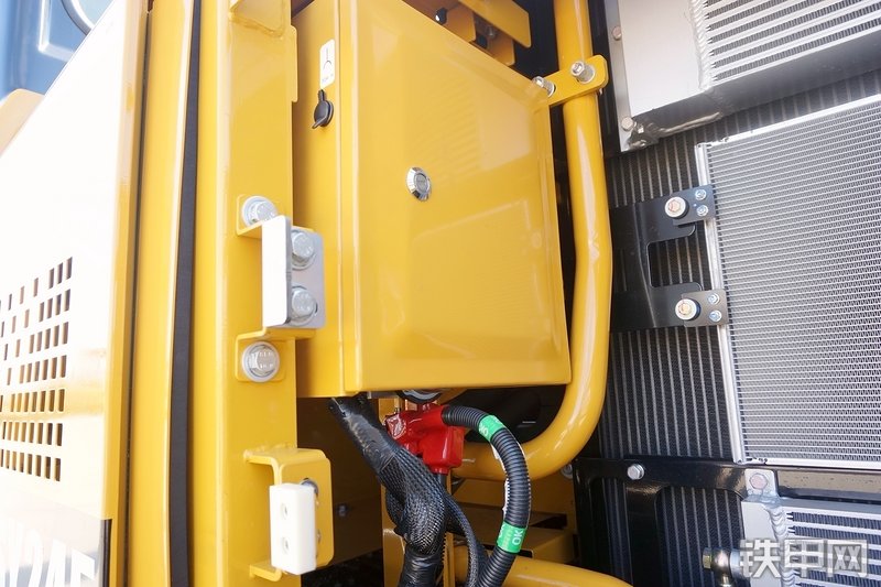 三一重工SY245H挖掘机局部