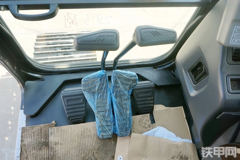 三一重工SY225C挖掘机局部