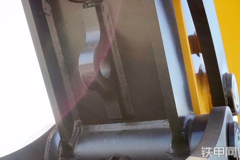 三一重工SY285C挖掘机局部