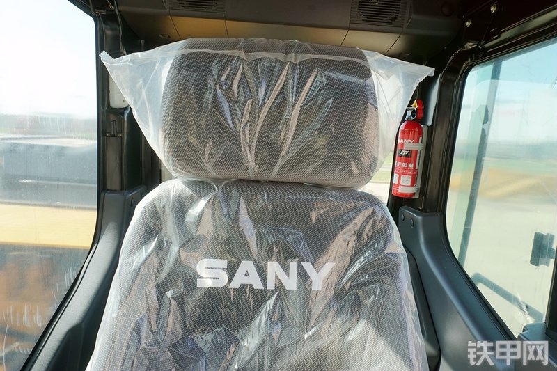 三一重工SY265C挖掘机局部