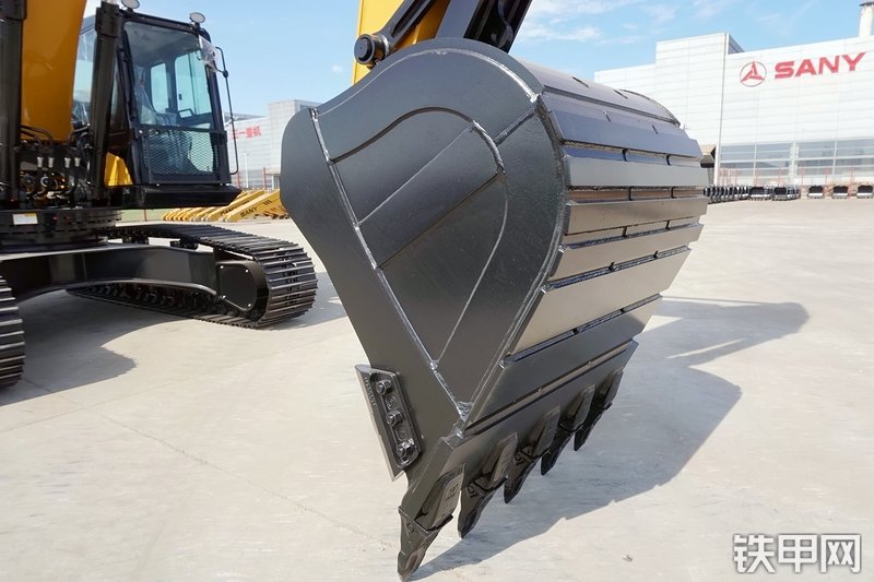 三一重工SY265C挖掘机局部