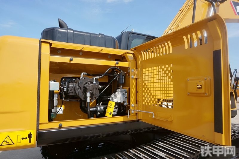 三一重工SY215CA加长臂挖掘机局部