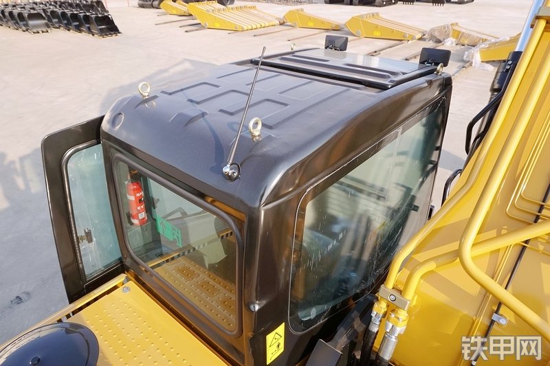 三一重工SY305H挖掘机局部