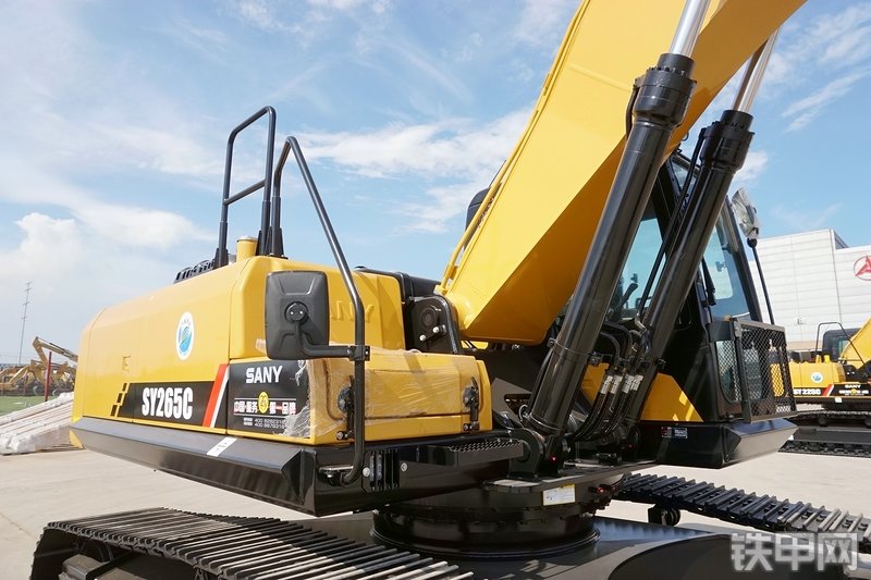三一重工SY265C挖掘机整机外观