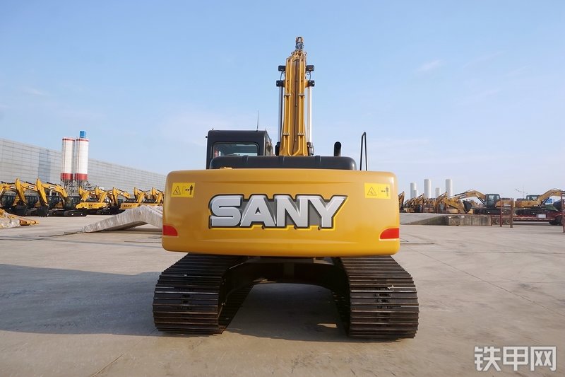三一重工SY215CA加长臂挖掘机整机外观