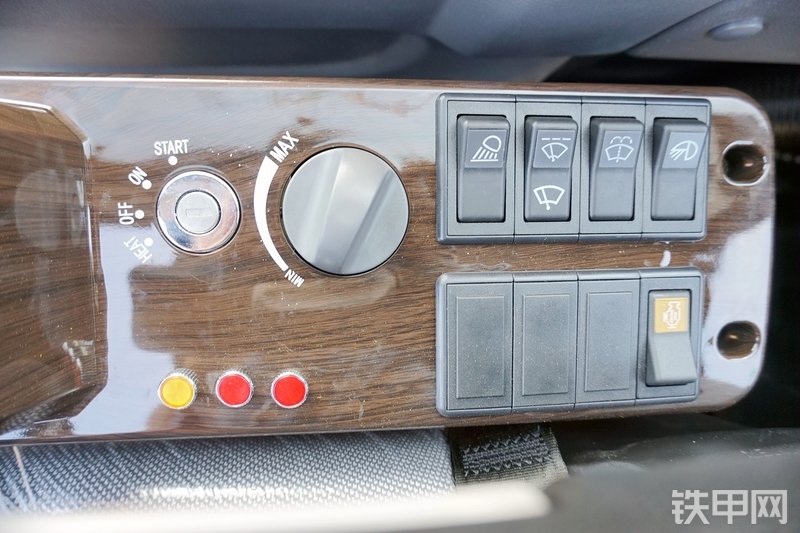 三一重工SY305H挖掘机局部