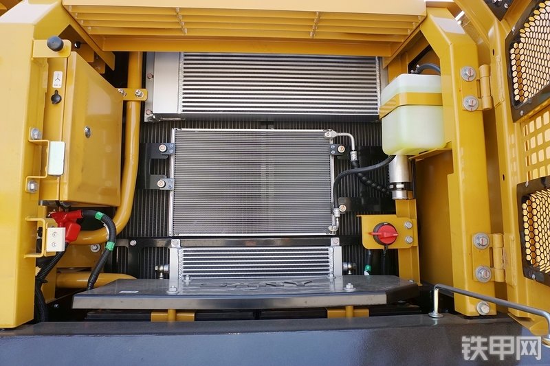 三一重工SY265C挖掘机局部