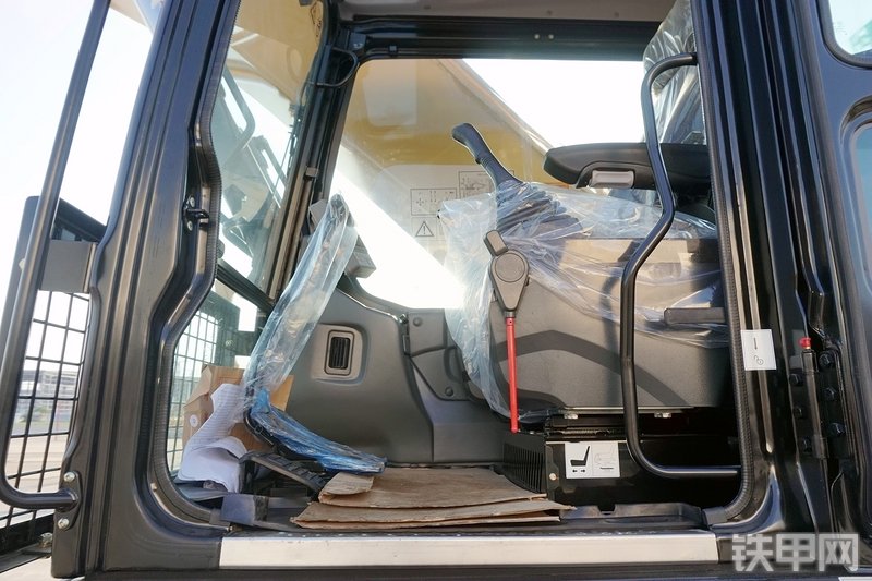 三一重工SY305H挖掘机局部