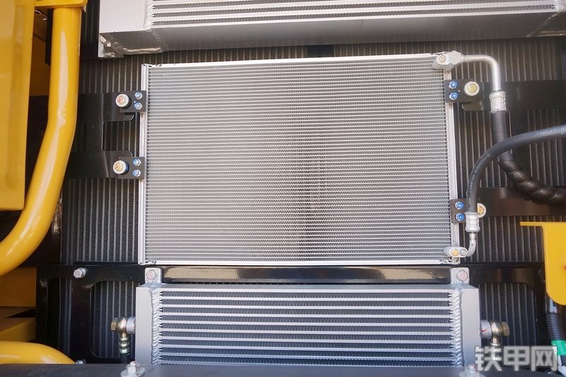 三一重工SY245H挖掘机局部