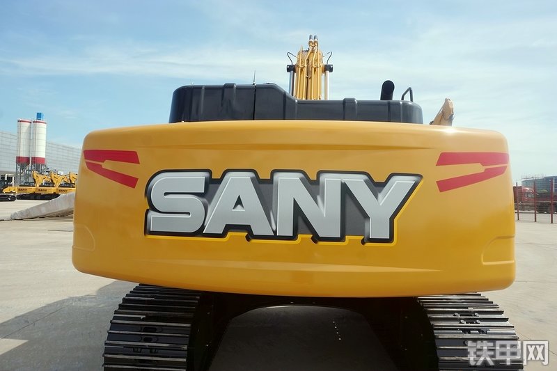 三一重工SY215C挖掘机整机外观