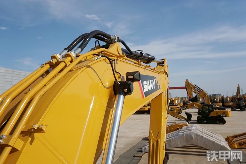 三一重工SY285C挖掘机局部