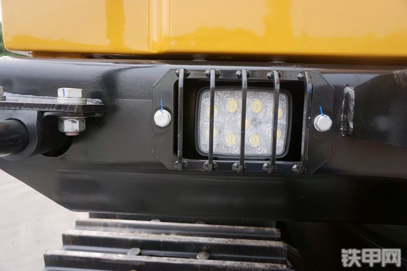 三一重工SY365H加长臂挖掘机局部