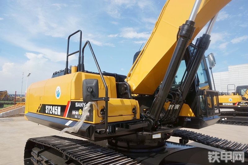 三一重工SY245H挖掘机整机外观