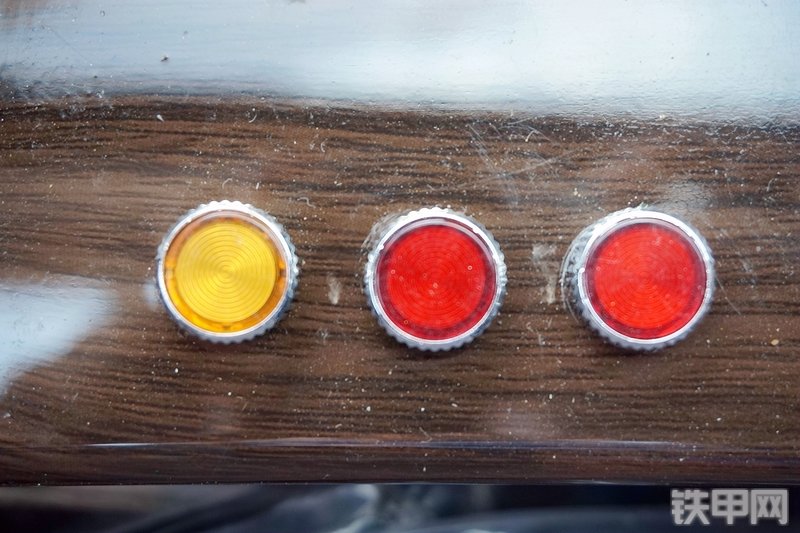 三一重工SY215C挖掘机局部