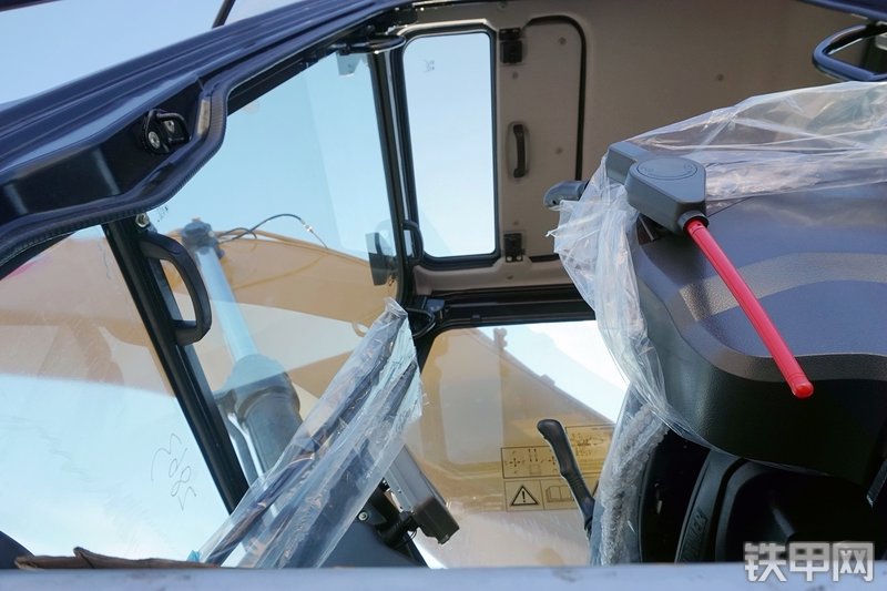 三一重工SY285C挖掘机局部