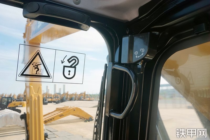 三一重工SY225C挖掘机局部