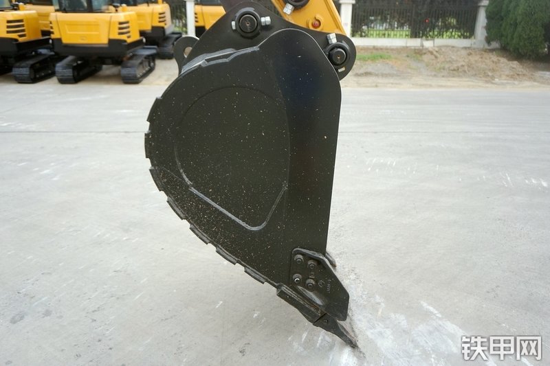 三一重工SY365H加长臂挖掘机局部