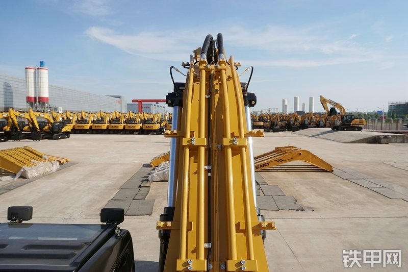 三一重工SY285C挖掘机局部