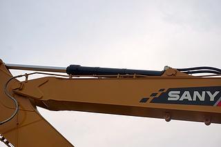 三一重工SY365H加长臂挖掘机局部
