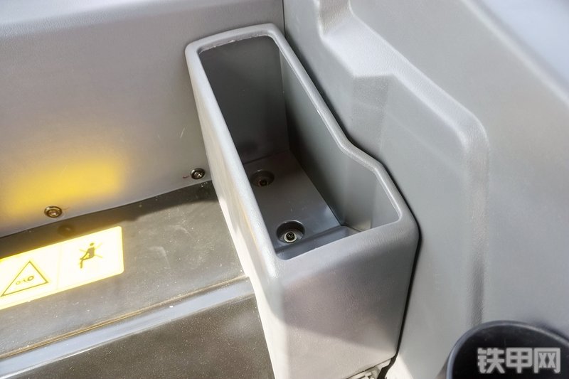 三一重工SY215CA加长臂挖掘机局部