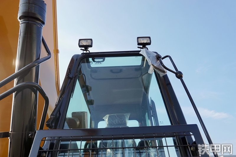 三一重工SY305H挖掘机局部