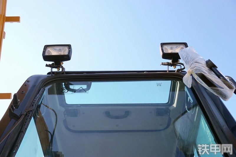 三一重工SY285C挖掘机局部